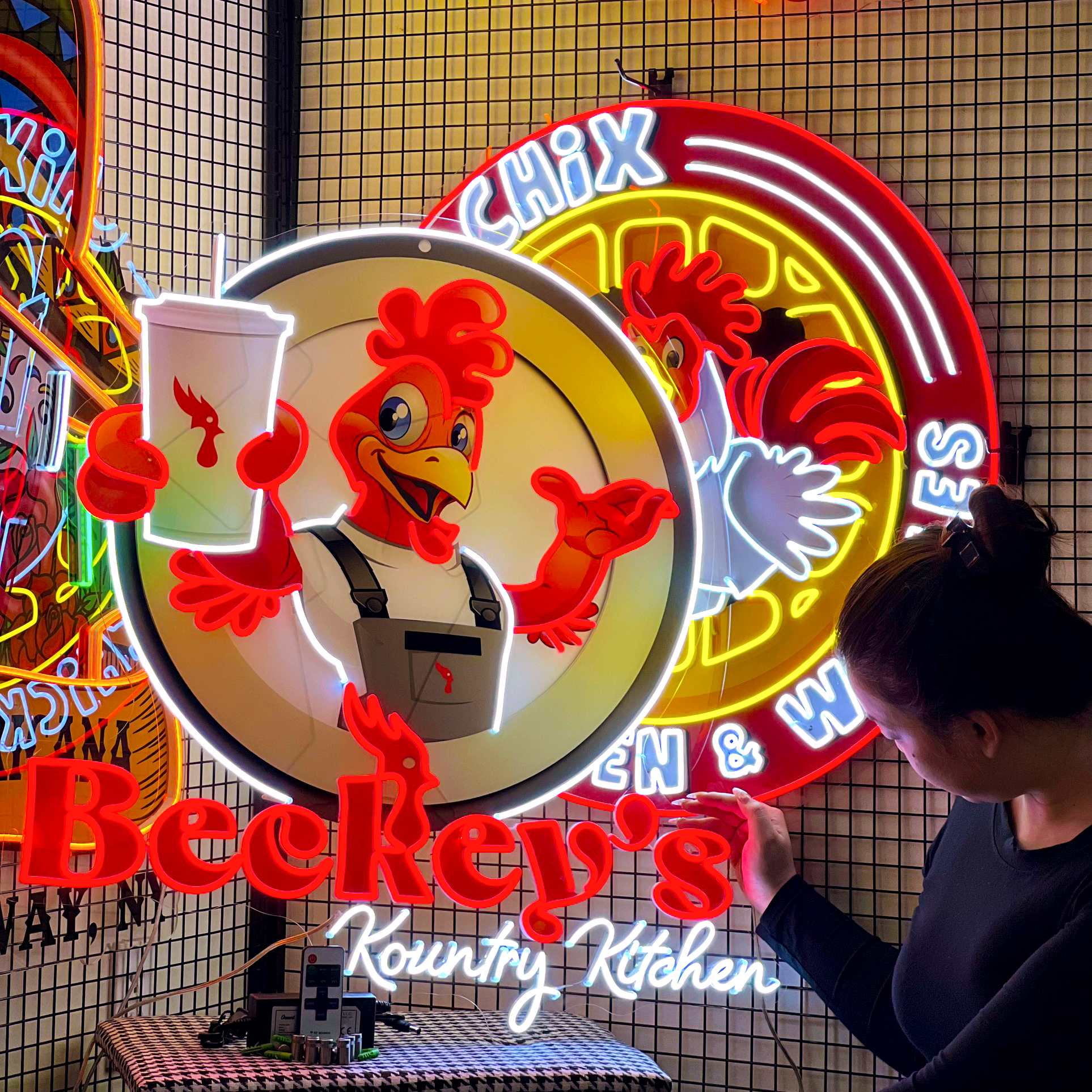 Do all neon signs need to be plugged in?